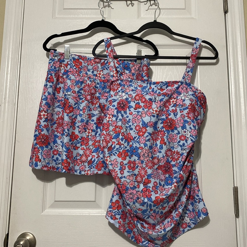 NWOT Swimwear Women two-piece tankini set with skirt tummy control UPF 50+